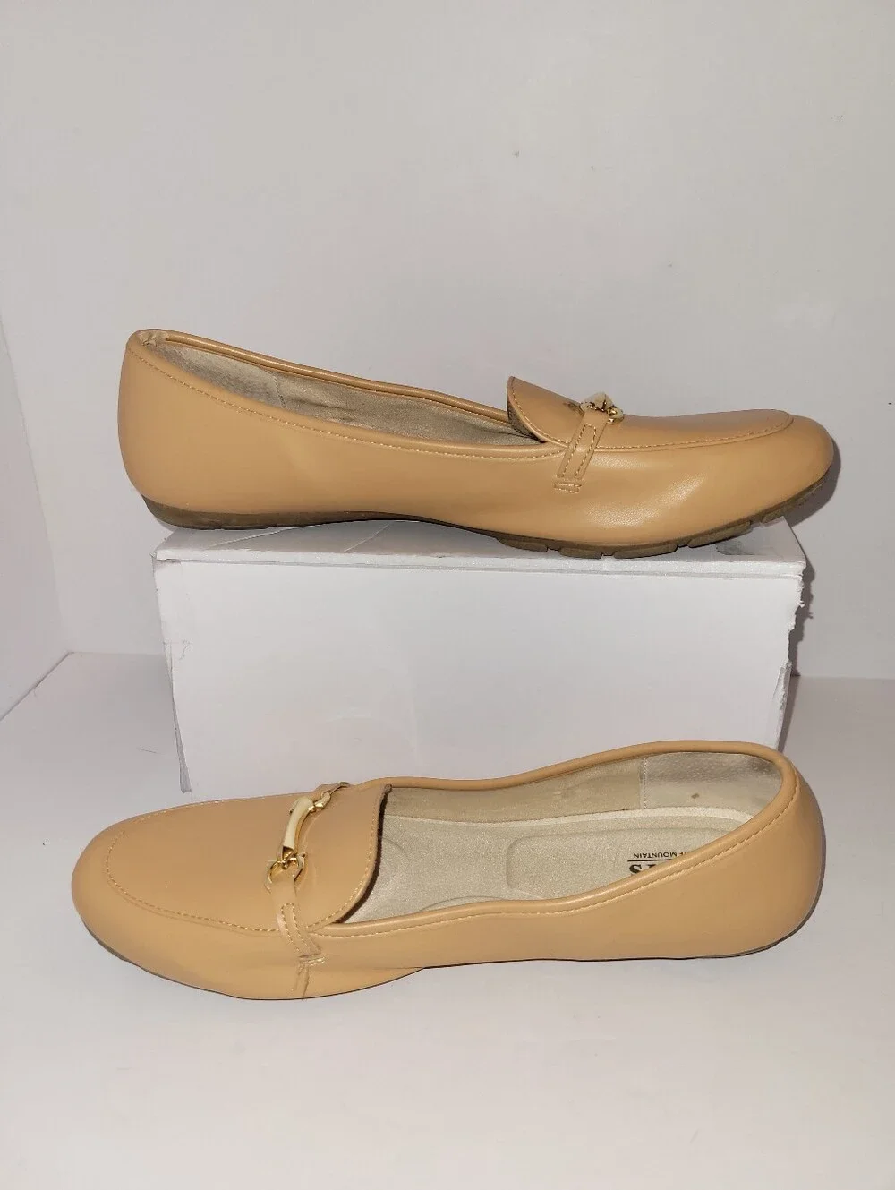 Cliffs by WHITE MOUNTAIN Size 10 Camel Tan Loafers